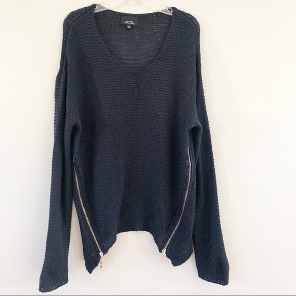 Active Designed in Los Angeles Sweaters - Active V-neck Navy Knit Sweater w Gold Zipper